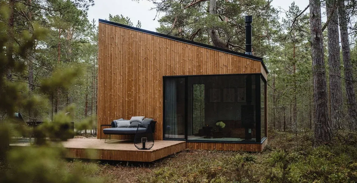 Holzfassade an einem Wohnhaus